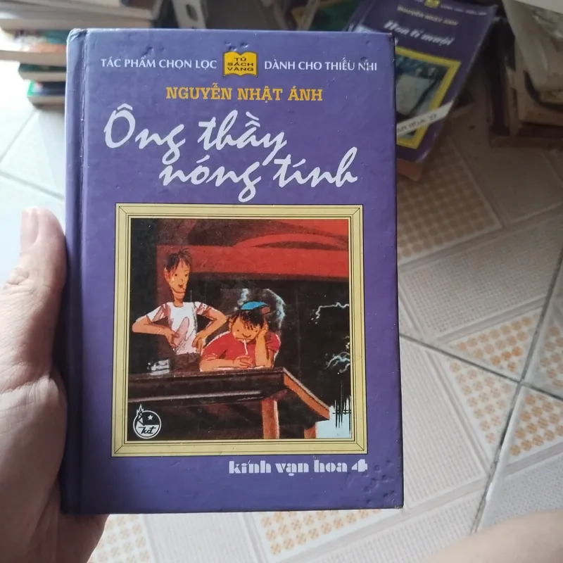 Người thầy nóng tính bìa cứng  560372