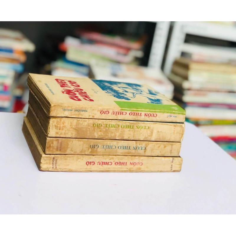 BỘ 4 TẬP CUỐN THEO CHIỀU GIÓ 445314