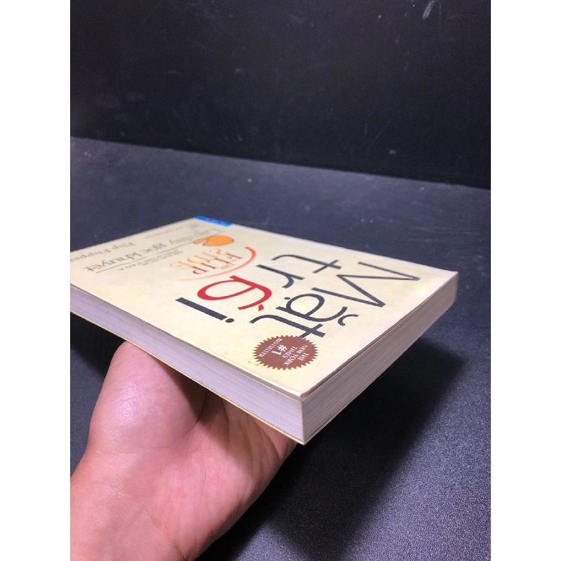 Mắt trái lấp đầy góc khuyết năm 2014 mới 80% rách gáy nhẹ bẩn HCM2211 912477