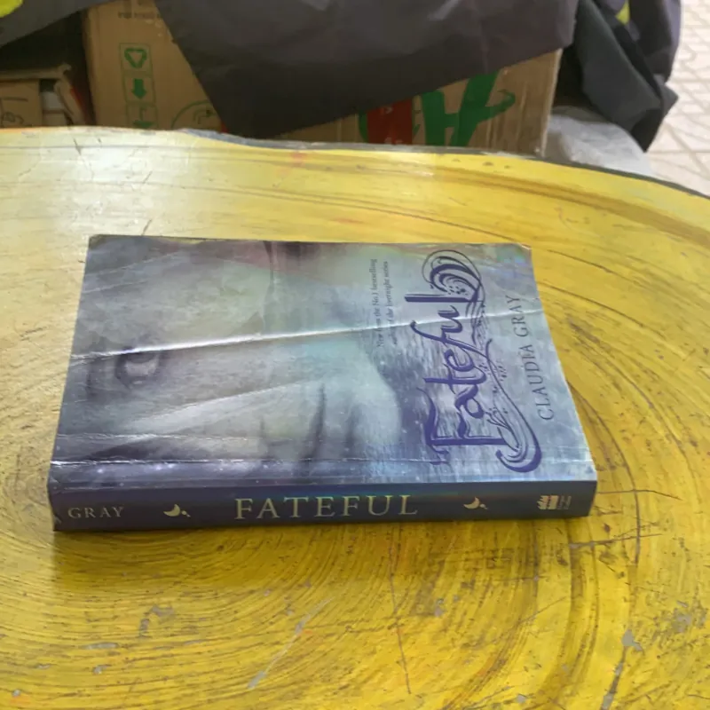 FATEFUL -  LAUDIA GRAY  1029332