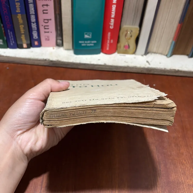 [Sách Thiếu Trang] - II Sách Xưa: Thơ _ Tố Hữu - 1976 796269