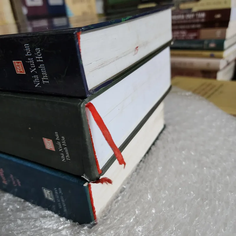 Tuyển tập văn bia Thanh Hóa | 3 cuốn văn bia Lý. Trần. Lê sơ. Lê trung hưng 575262