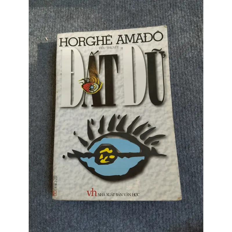 ĐẤT DỮ - HORGHÊ AMAĐÔ 574317