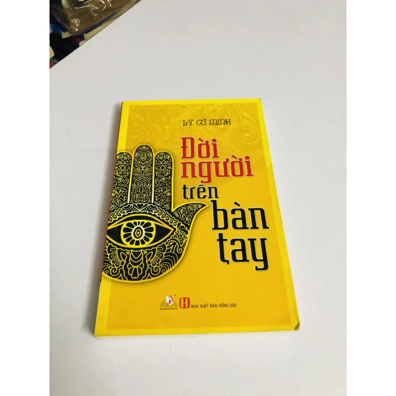 ĐỜI NGƯỜI TRÊN BÀN TAY ( Lý Cư Minh) 756216