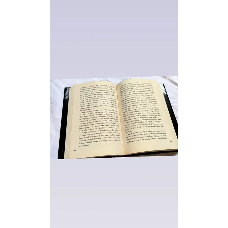 The Hunger Games - Suzanne Collins (bìa cứng) 732632