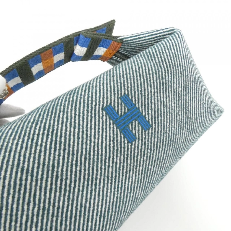 Túi xách Hermès AU CARRE Bridd A Black PM 103802M 623028