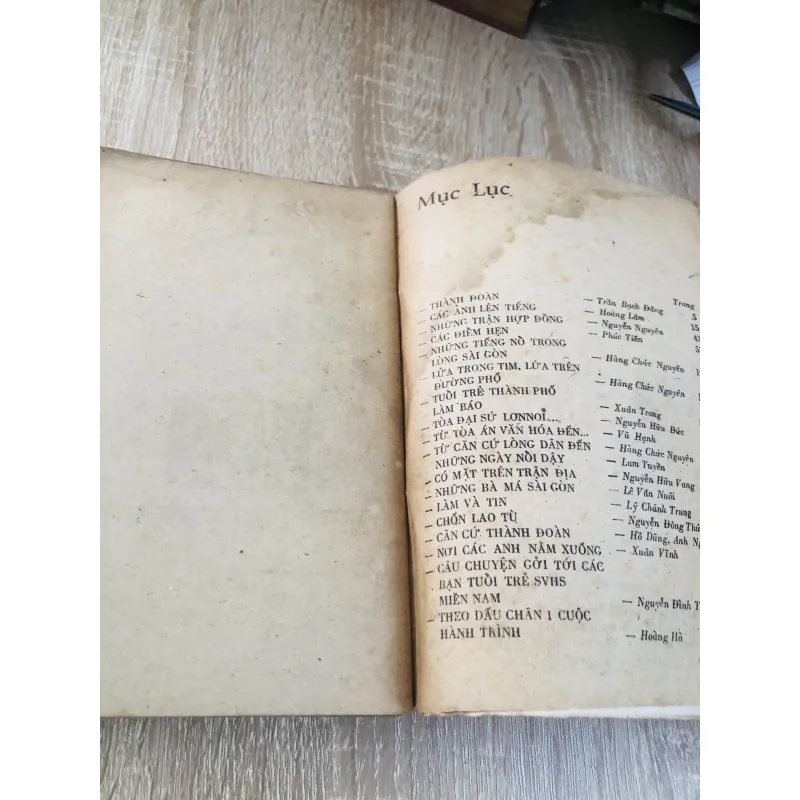 TRÙI RÈN TRONG LỬA ĐỎ  929093