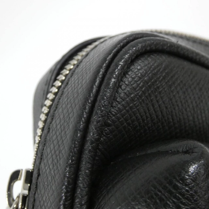 Túi đeo chéo Louis Vuitton Taiga Bum Bag Outdoor M33438 - Hàng hiệu Chính hãng 767477