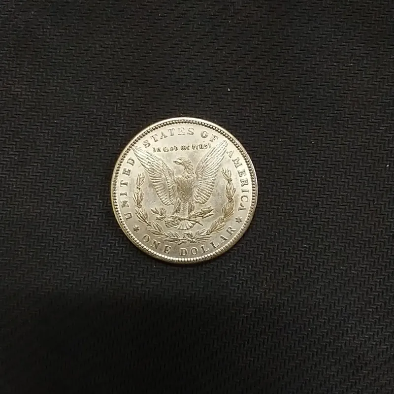 Đồng xu có hình một con chó bull đội mũ và ngậm xì gà. 756504