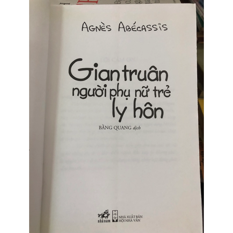 Gian truân người phụ nữ trẻ ly hôn Agnes Abecassis 328427