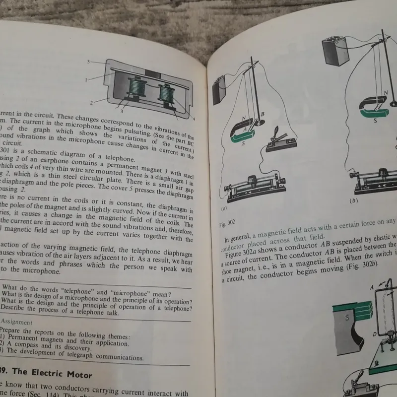 Sách vật lý Cơ bản tiếng Anh- Junior Physics. T giả A.V. Peryshkin... 730849