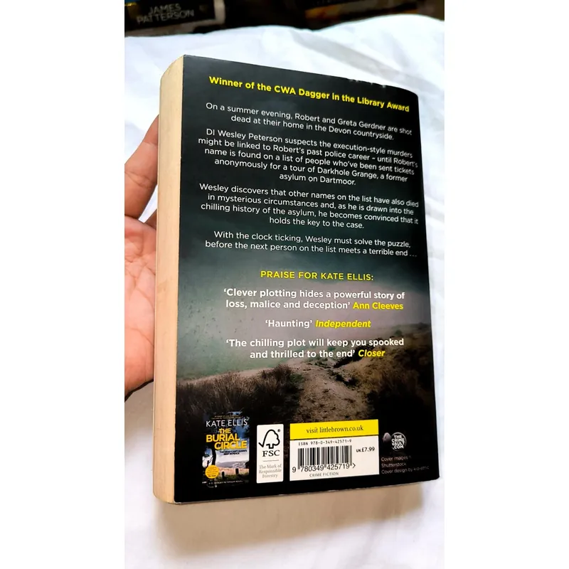 The Stone Chamber - Kate Ellis 732631