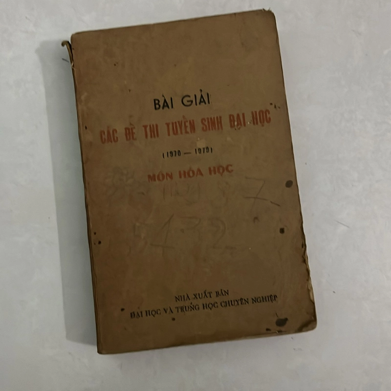Bài giải các đề thi tuyển sinh đại học (1970-1979) môn Hoá học — 1980s 498659