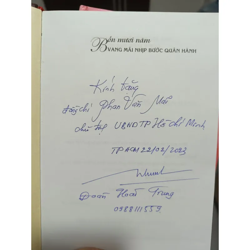 40 năm vang mãi khúc quân hành - có chữ ký đại tá NS nhiếp ảnh Đoàn Hoài Trung 748663