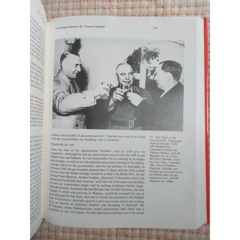 The Commanders: Australian Military Leadership in the Twentieth Century - Khổ lớn, bìa vải 788313