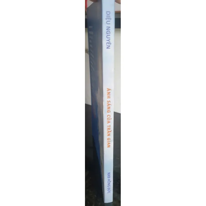 Sách Ánh sáng của Trần Gian - Diệu Nguyên 2018 680804