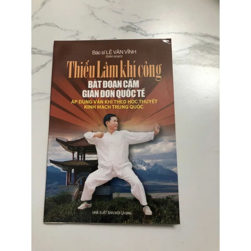Thiếu Lâm Khí Công Bát Đoạn Cẩm Giản Đơn Quốc Tế - Bác sĩ Lê Văn Vĩnh (biên soạn) 640094