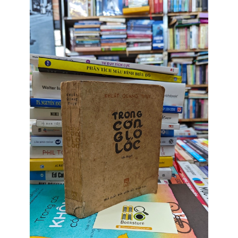 TRONG CƠN GIÓ LỐC - KHUẤT QUANG THỤY 143199