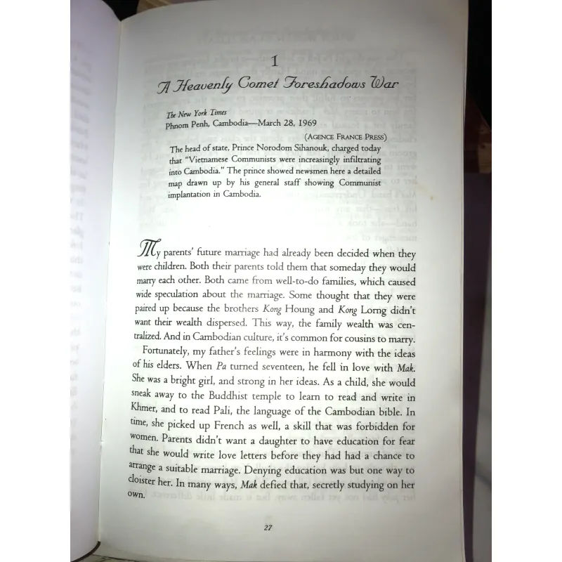 When broken glass floats: growing up under the Khmer rouge- Chanrithy Him 1002946