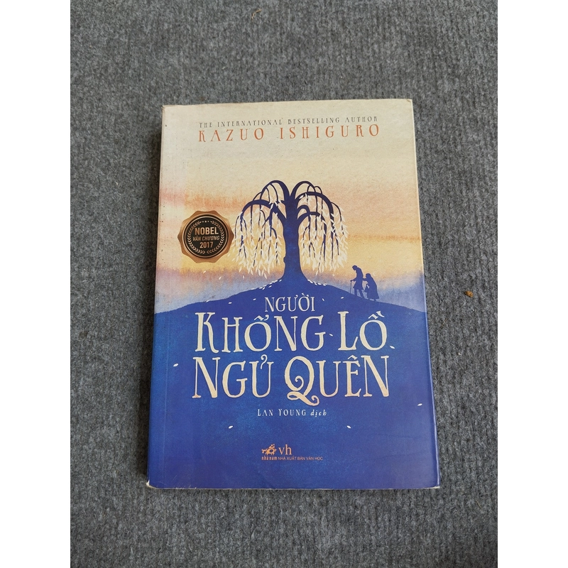 NGƯỜI KHỔNG LỒ NGỦ QUÊN 551771