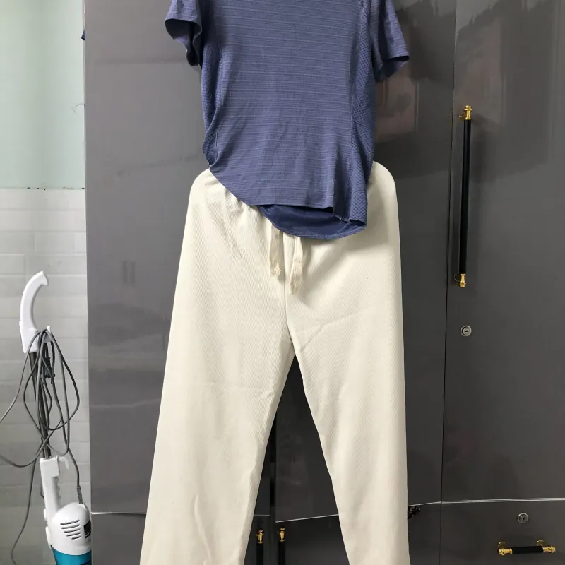 Bộ trang phục mang phong cách thoải mái, năng động 974196