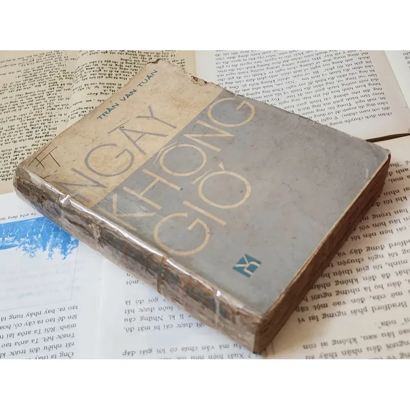 Tiểu thuyết NGÀY KHÔNG GIỜ (304 trang) - tác giả: Trần Văn Tuấn 707474