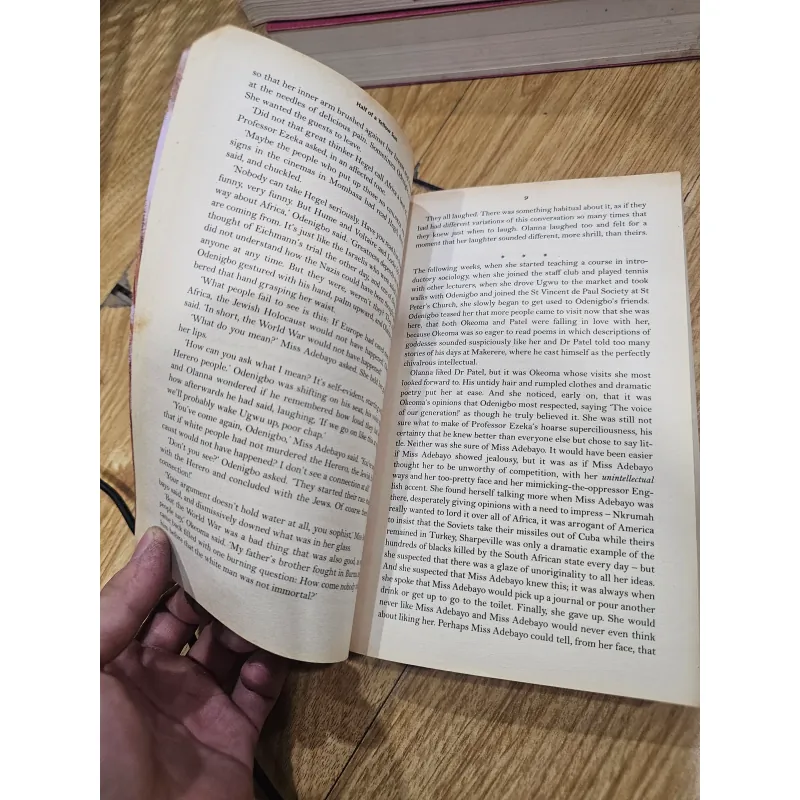 Half of a Yellow Sun
 757956