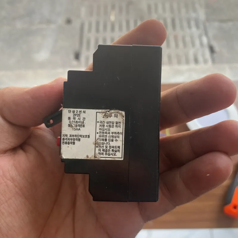 Aptomat DME-32C 20A hàng Hàn Quốc 961488