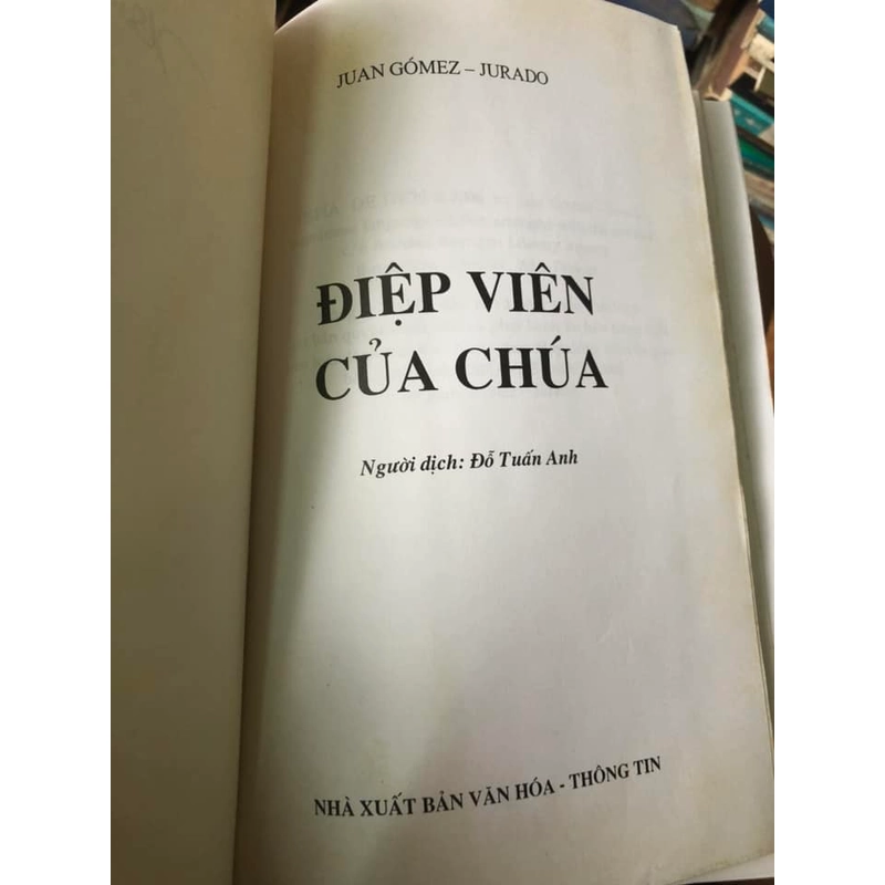 Sách Điệp viên của Chúa - Juan Gomez Jurado 306229