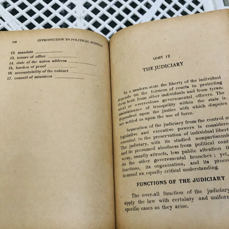 INTRODUCTION TO POLITICAL SCIENCE AND CONSTITUTIONAL LAW (Sách song ngữ Anh – Việt) 799102