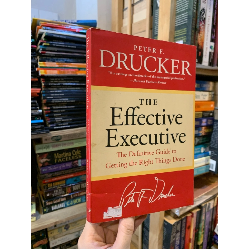 THE EFFECTIVE EXECUTIVE: The Definitive Guide to Getting the Right Things Done - Peter F. Drucker 298758