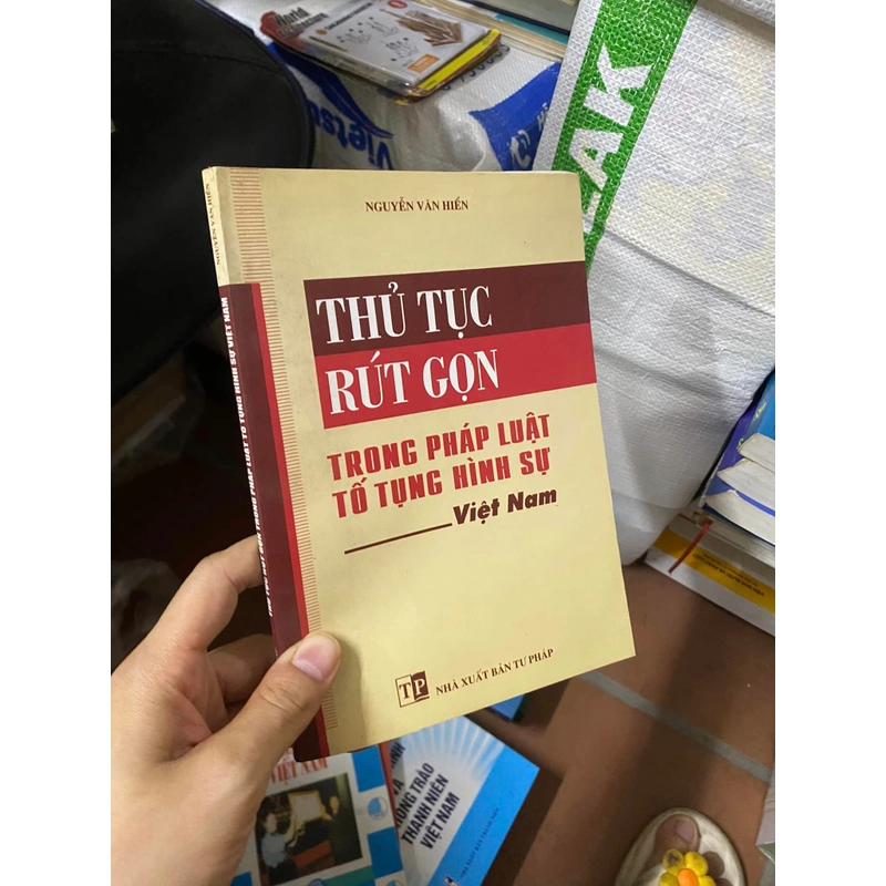 Sách Thủ tục rút gọn trong pháp luật tố tụng hình sự 310786