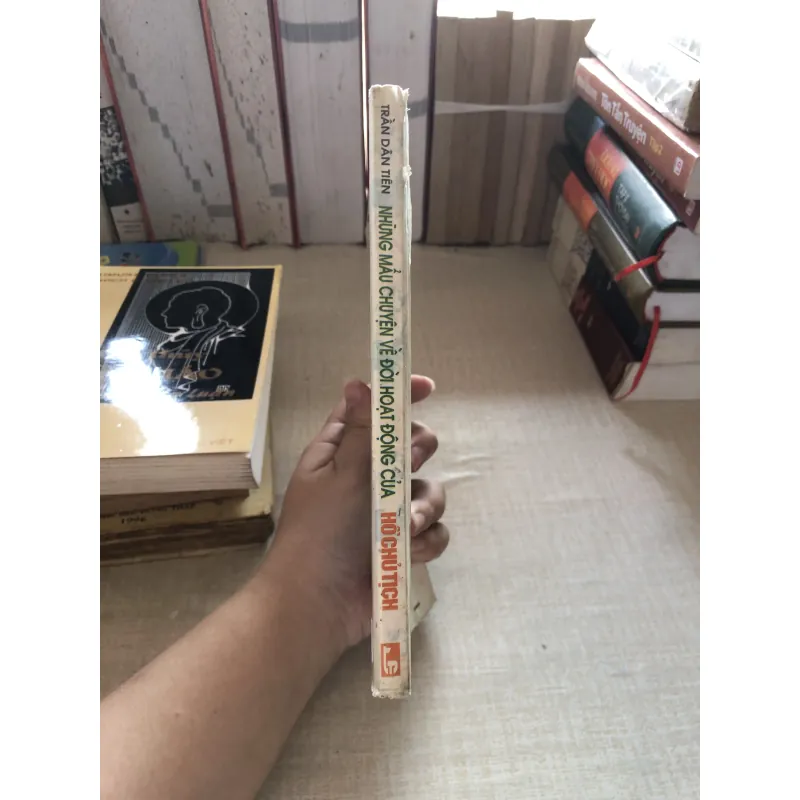 Những mẩu chuyện về đời hoạt động của Hồ Chủ Tịch 993482