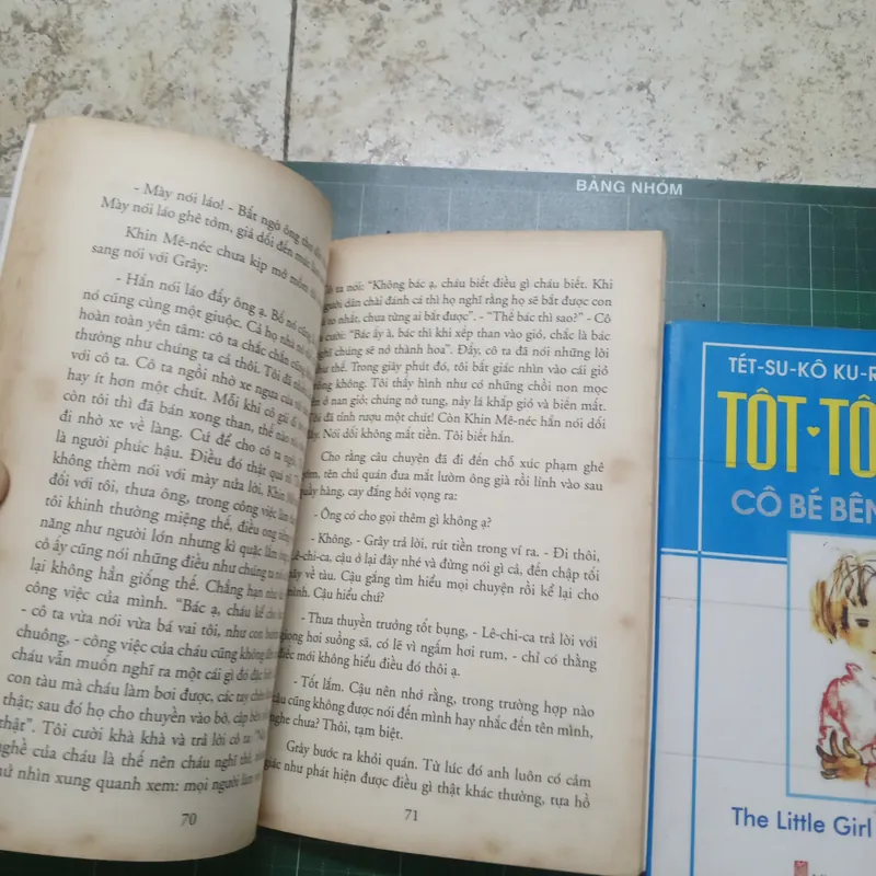 Combo: Cánh buồm đỏ thẳm + Tottochan bên cửa sổ 589637