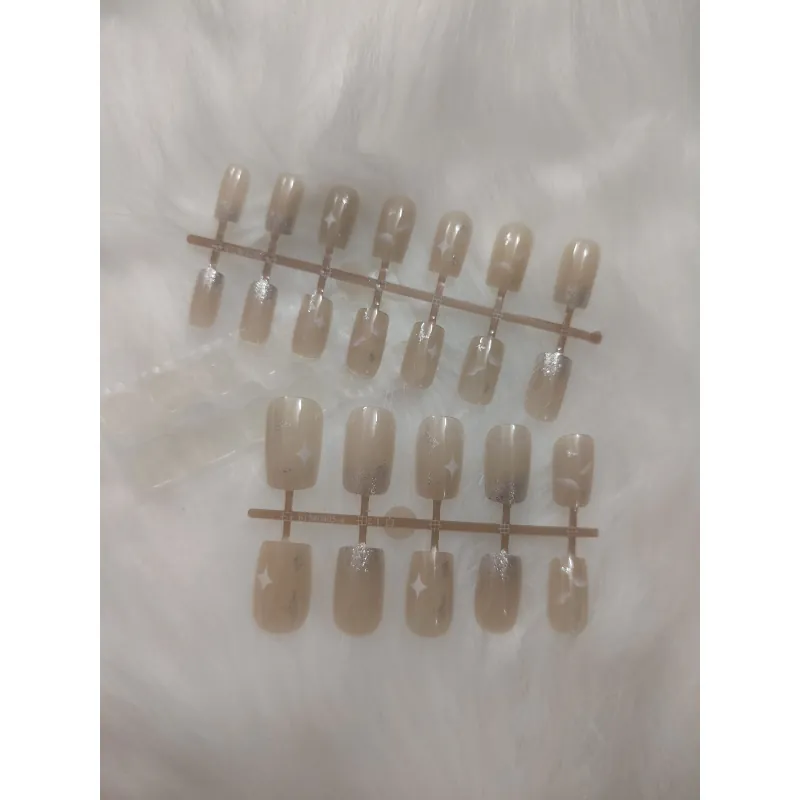 Tặng 1 vỉ nail box new 997089