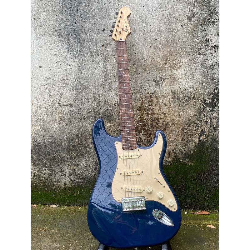 Squier Bullet strat Stratocaster Hardtail. Ngoại hình còn đẹp  189640