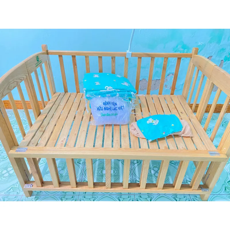 Giường cũg gỗ tự nhiên nhiều miếng ván, khung chắc chắn 601251