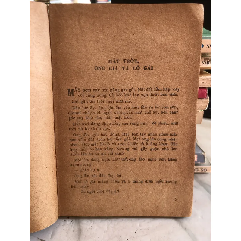 Mặt trời, ông già và cô gái - Suc Sin 1025941