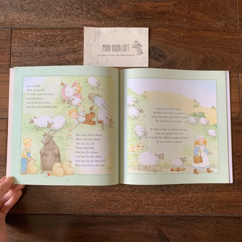 Sách ngoại văn Favourite Nursery Rhymes, Used, Bìa mềm 519437