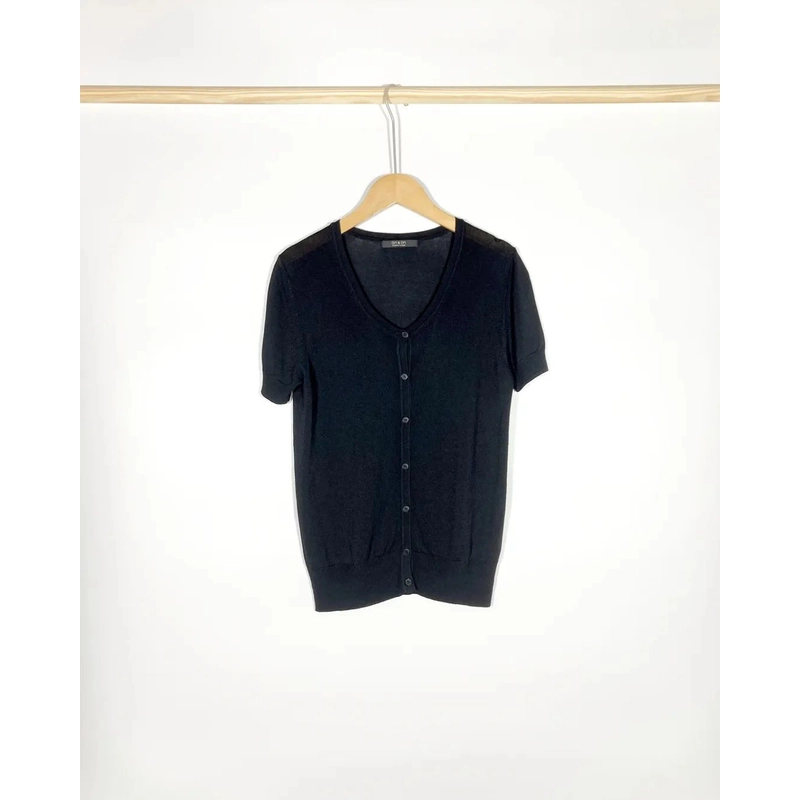 Áo Mongtoghi Hàn Brand On & On , chất mềm mại rất đẹp, co giãn thoải mái
Size S M
 462163