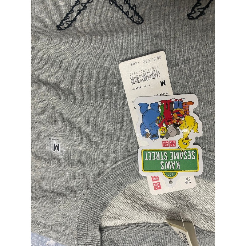 Áo Kaws x Uniqlo Sweatshirt 992