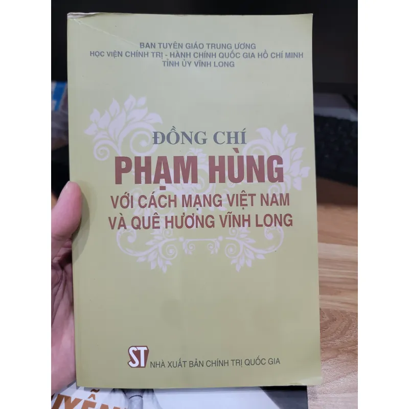 Combo 2 cuốn sách về cụ Phạm Hùng, 1 bìa cứng 1 bìa mềm 709249