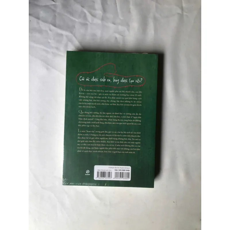 Chúng Ta Cần Nói Chuyện Về Kevin - Lionel Shriver 977225