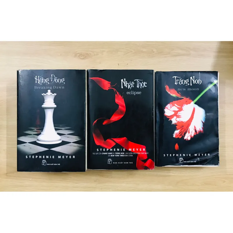 NHẬT THỰC, HỪNG ĐÔNG, TRĂNG NON - Stephenie Meyer 597145