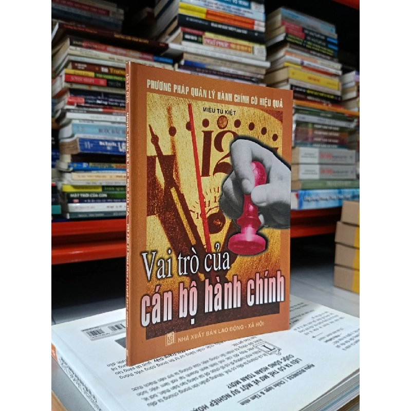 Phương pháp quản lý hành chính có hiệu quả: Vai trò của cán bộ hành chính - Miêu Tú Kiệt (Trọng Kiên dịch) 543313