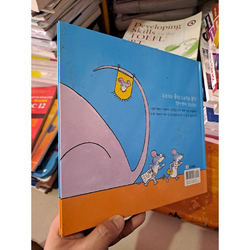 Truyện tranh tiếng hàn 8 chú chuột mới 90% bìa cứng HCM0808 Sách ngoại văn 923770