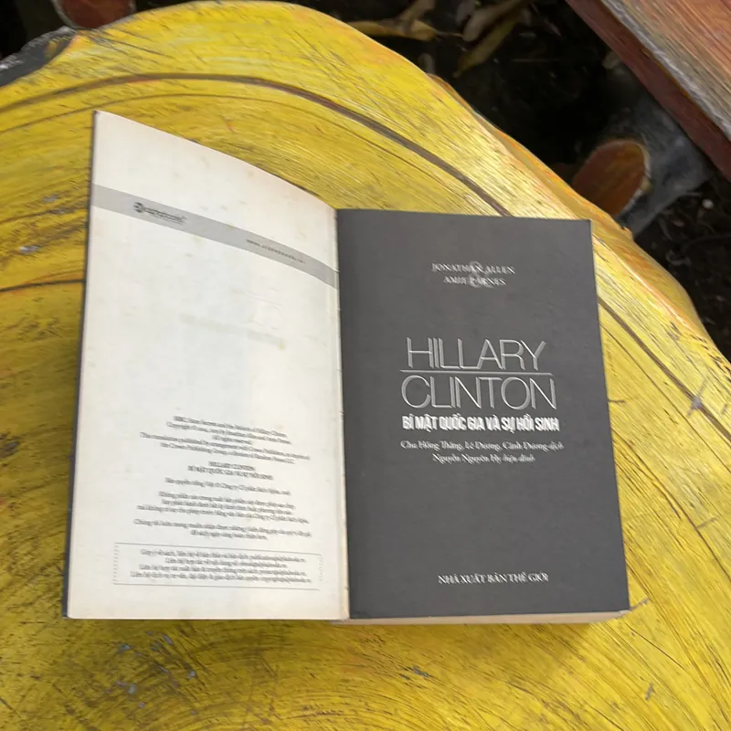 COMBO HILARY CLINTON: BÍ MẬT QUỐC GIA HỒI SINH & HỒI KÝ 736271