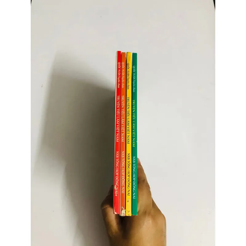 BỘ 4 TẬP TRUYỆN TIẾU LÂM VIỆT NAM - NXB: 2012 601914