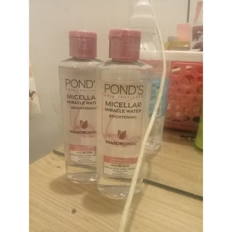 Nước Tẩy Trang Pond's Micellar Miracle Water chai 100ml chứa thành phần dưỡng ẩm 786973