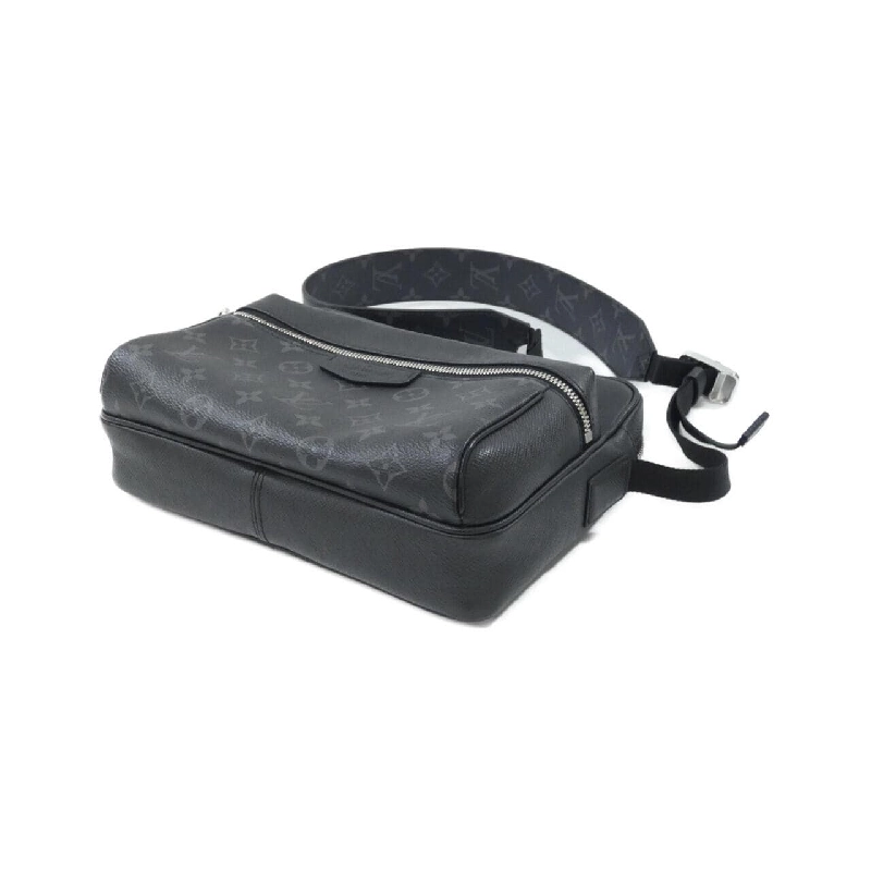 Túi đeo chéo Louis Vuitton Taiga Lama Outdoor Messenger PM M30233 - Hàng hiệu Chính hãng 802078